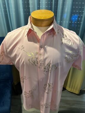 Men's Pink Floral Short-Sleeve Button-Down Shirt with Metallic Accents